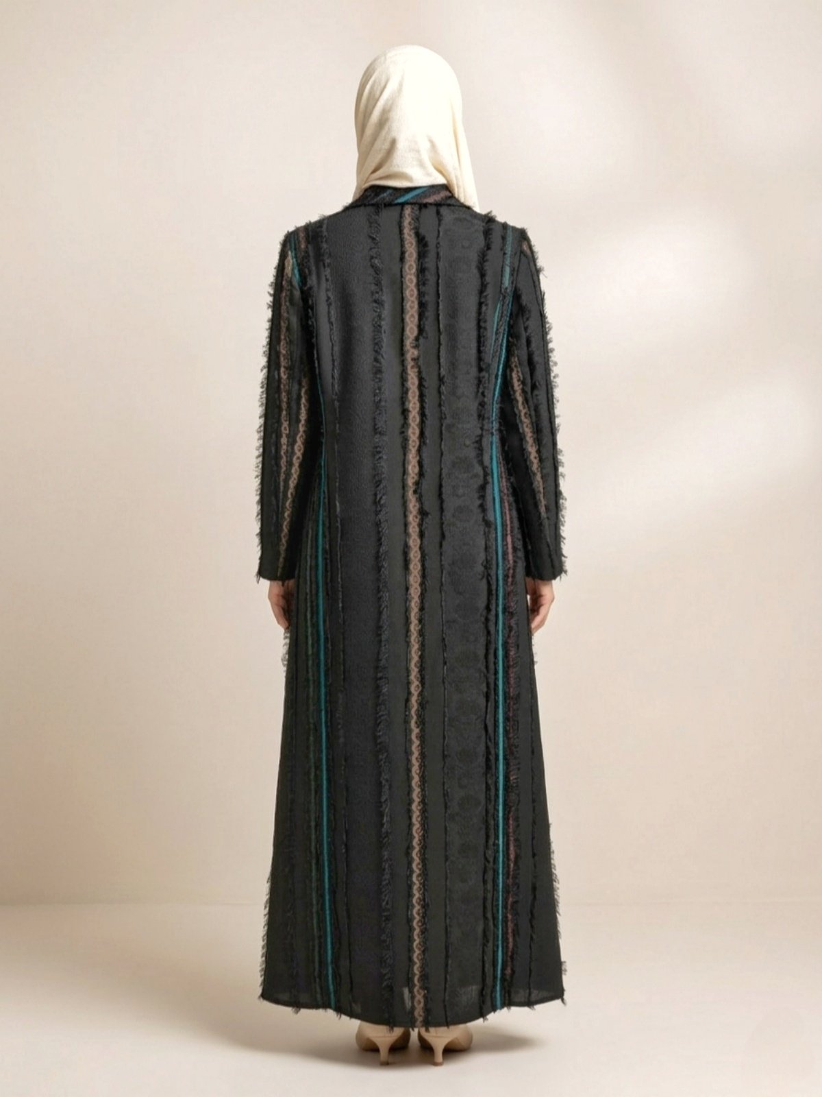 بليزر طويل أسود فاخر بياقة فيروزي - الصورة 3